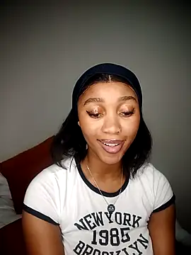 Shria107 online show from December 2025 10:30:02 PM