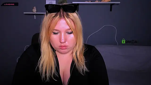 juli kisss online show from October 2025 06:11:02 AM