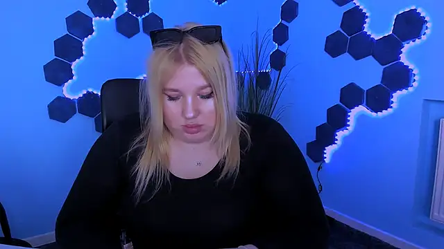 Snapshot of juli_kisss chatting on April 2026 01:46:02 PM juli kisss online show from April 2026 01:46:02 PM