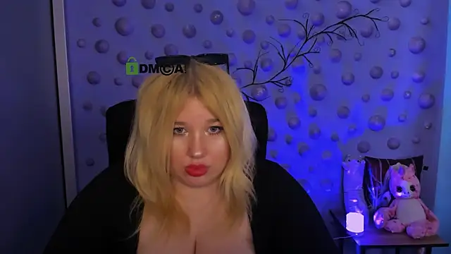 Snapshot of juli_kisss chatting on May 2026 03:08:02 PM juli kisss online show from May 2026 03:08:02 PM