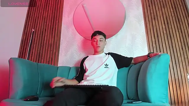 Snapshot of Austin_Cardieff chatting on February 2025 12:11:02 PM Austin Cardieff online show from February 2025 12:11:02 PM