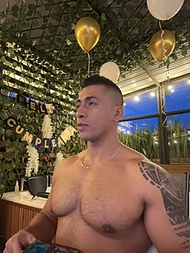 aaroncolombia online show from April 2026 11:27:02 PM