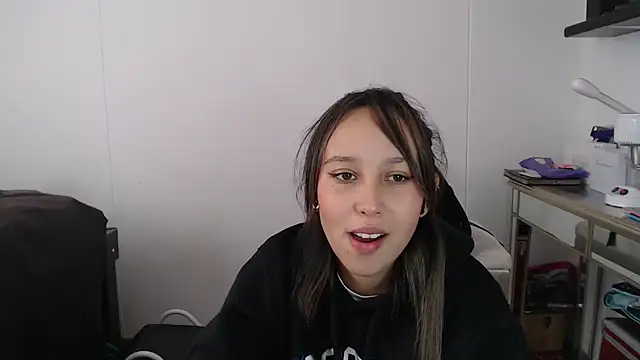 Skarlet Adams28 online show from March 2025 02:51:02 PM