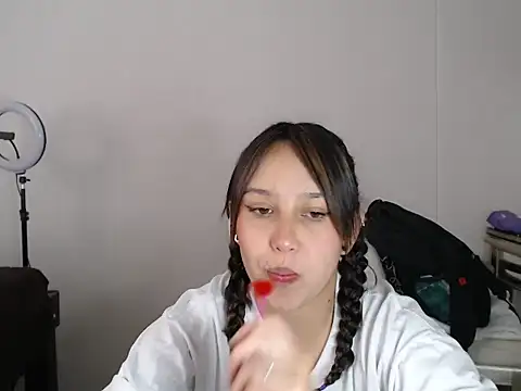 Skarlet Adams28 online show from March 2025 09:21:01 PM