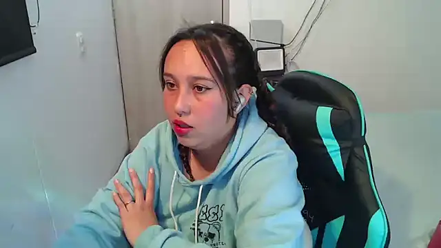 Skarlet Adams28 online show from November 2025 10:23:02 PM