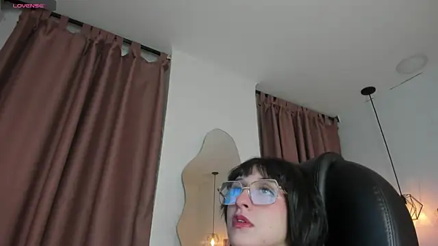 Snapshot of Hannys__cabernet chatting on December 2024 03:41:01 AM Hannys cabernet online show from December 2024 03:41:01 AM