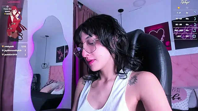 Snapshot of Hannys__cabernet chatting on December 2024 07:11:02 AM Hannys cabernet online show from December 2024 07:11:02 AM