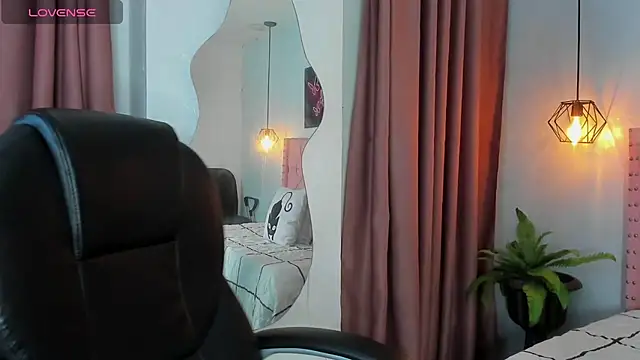 Snapshot of Hannys__cabernet chatting on February 2025 12:20:01 PM Hannys cabernet online show from February 2025 12:20:01 PM