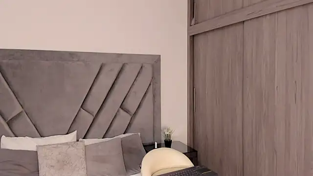 Snapshot of nataliee_foster chatting on January 2025 11:33:02 AM nataliee foster online show from January 2025 11:33:02 AM