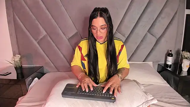 Snapshot of nataliee_foster chatting on June 2026 10:35:02 AM nataliee foster online show from June 2026 10:35:02 AM