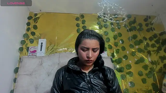 cristalconnorr online show from April 2026 01:50:02 PM