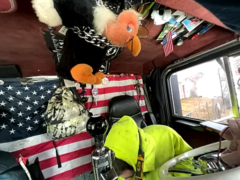 Snapshot of XMeF10 chatting on December 2025 07:07:02 PM XMeF10 online show from December 2025 07:07:02 PM