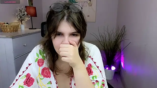 Ruyjin Choi online show from November 2025 10:52:02 AM