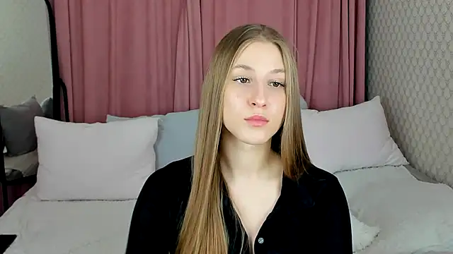 BritneyCruze online show from December 2024 01:00:01 PM