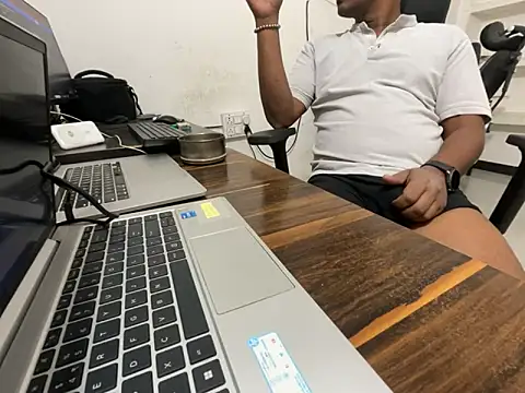 real meet girl finding in online show from October 2025 07:19:02 AM