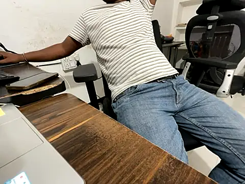 real meet girl finding in online show from October 2025 10:03:02 AM