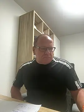 coupleLatinaLovers online show from September 2025 04:47:01 AM