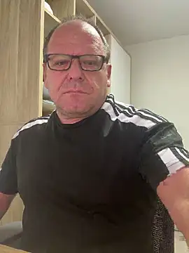 coupleLatinaLovers online show from September 2025 04:36:01 AM