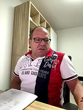 coupleLatinaLovers online show from September 2025 05:44:02 AM