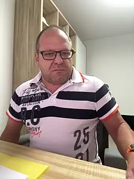 coupleLatinaLovers online show from October 2025 05:17:02 AM