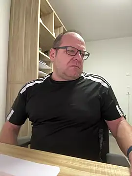 Snapshot of coupleLatinaLovers chatting on February 2026 06:22:01 AM coupleLatinaLovers online show from February 2026 06:22:01 AM