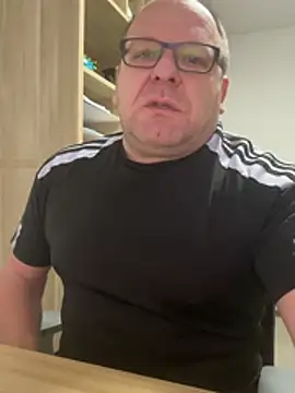 Snapshot of coupleLatinaLovers chatting on February 2026 06:06:02 AM coupleLatinaLovers online show from February 2026 06:06:02 AM