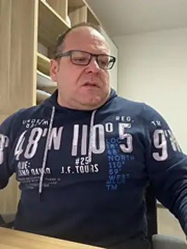 Snapshot of coupleLatinaLovers chatting on February 2026 06:52:01 AM coupleLatinaLovers online show from February 2026 06:52:01 AM