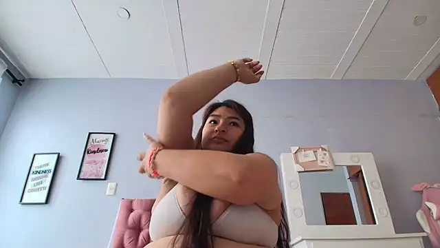  69HONRY online show from December 2024 01:06:01 PM