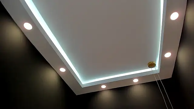 chloe zulay online show from February 2025 02:47:02 AM