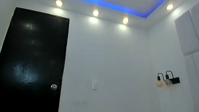 chloe zulay online show from January 2026 03:43:02 AM