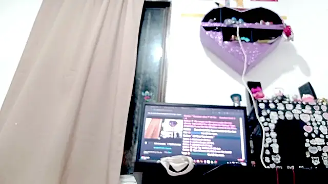 PetiteIvoryQueen19 online show from September 2025 04:45:02 AM