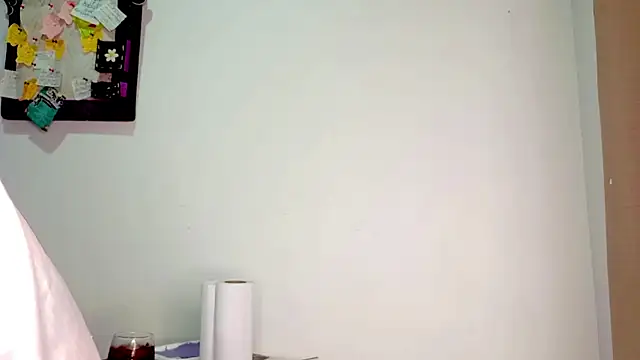 Snapshot of PetiteIvoryQueen19 chatting on June 2026 06:02:01 AM PetiteIvoryQueen19 online show from June 2026 06:02:01 AM