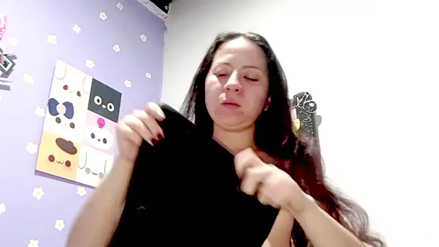 Snapshot of PetiteIvoryQueen19 chatting on June 2026 05:27:01 AM PetiteIvoryQueen19 online show from June 2026 05:27:01 AM