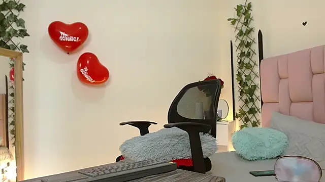 isabela ferrer  online show from February 2025 04:52:01 PM