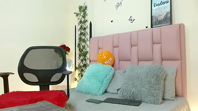 isabela ferrer  online show from February 2025 01:05:02 PM