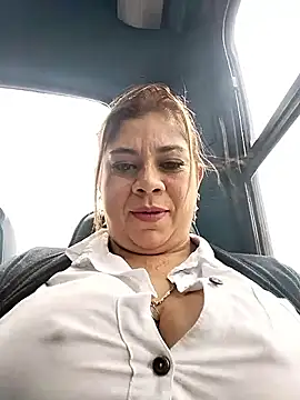 Laura-Hernandez online show from October 2025 02:59:01 PM