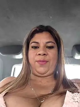 Snapshot of Laura-Hernandez chatting on January 2026 04:22:01 PM Laura-Hernandez online show from January 2026 04:22:01 PM