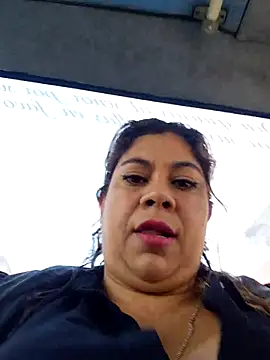 Snapshot of Laura-Hernandez chatting on February 2026 03:40:02 PM Laura-Hernandez online show from February 2026 03:40:02 PM