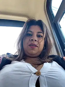 Snapshot of Laura-Hernandez chatting on February 2026 03:12:01 PM Laura-Hernandez online show from February 2026 03:12:01 PM