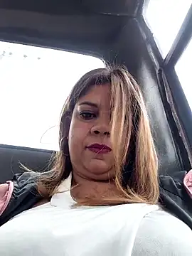 Snapshot of Laura-Hernandez chatting on March 2026 03:28:01 PM Laura-Hernandez online show from March 2026 03:28:01 PM