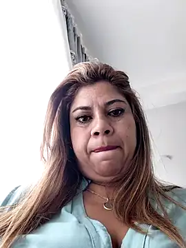 Snapshot of Laura-Hernandez chatting on June 2026 03:44:01 PM Laura-Hernandez online show from June 2026 03:44:01 PM