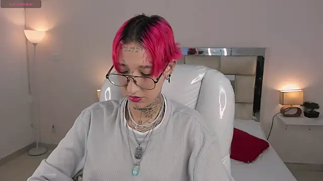 ravengreen  online show from February 2025 09:46:02 PM