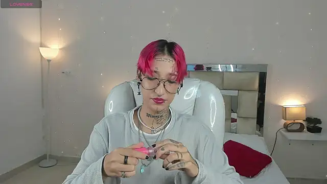 ravengreen  online show from February 2025 12:49:02 AM