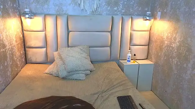 Snapshot of EdnaJarath chatting on February 2025 07:16:01 AM EdnaJarath online show from February 2025 07:16:01 AM