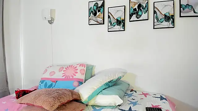 Snapshot of Maia_W10 chatting on February 2025 03:42:01 PM Maia W10 online show from February 2025 03:42:01 PM