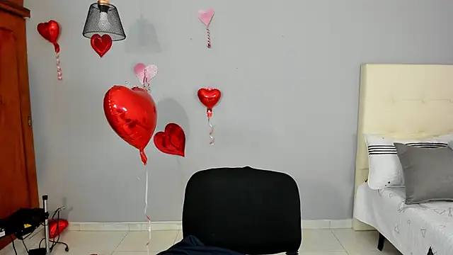 Snapshot of Maia_W10 chatting on February 2025 12:22:01 PM Maia W10 online show from February 2025 12:22:01 PM