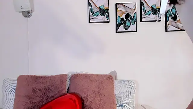 Snapshot of Maia_W10 chatting on March 2025 12:47:01 PM Maia W10 online show from March 2025 12:47:01 PM