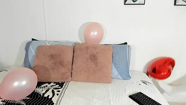 Snapshot of Maia_W10 chatting on March 2025 12:46:02 PM Maia W10 online show from March 2025 12:46:02 PM