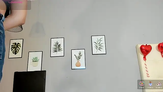 Snapshot of Maia_W10 chatting on March 2025 12:35:02 PM Maia W10 online show from March 2025 12:35:02 PM