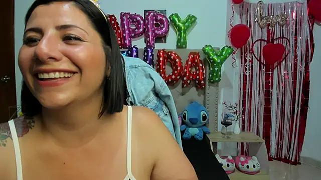 Snapshot of AngeleRoux chatting on February 2025 12:05:02 AM AngeleRoux online show from February 2025 12:05:02 AM